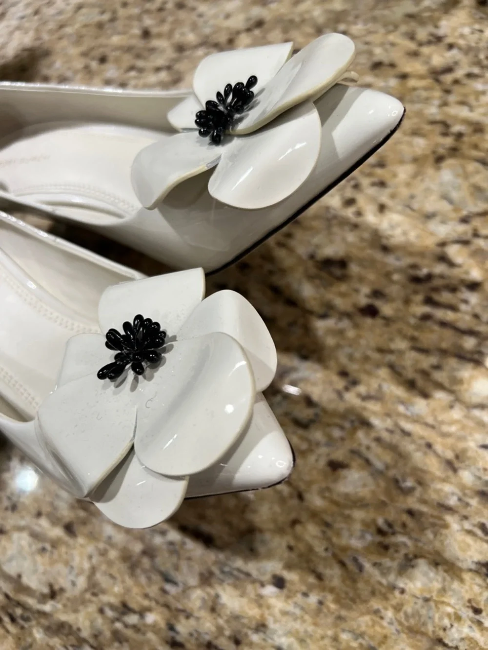 Tory Burch Flower Pointed Toe Pumps in Pearl with Gold Heel 8M